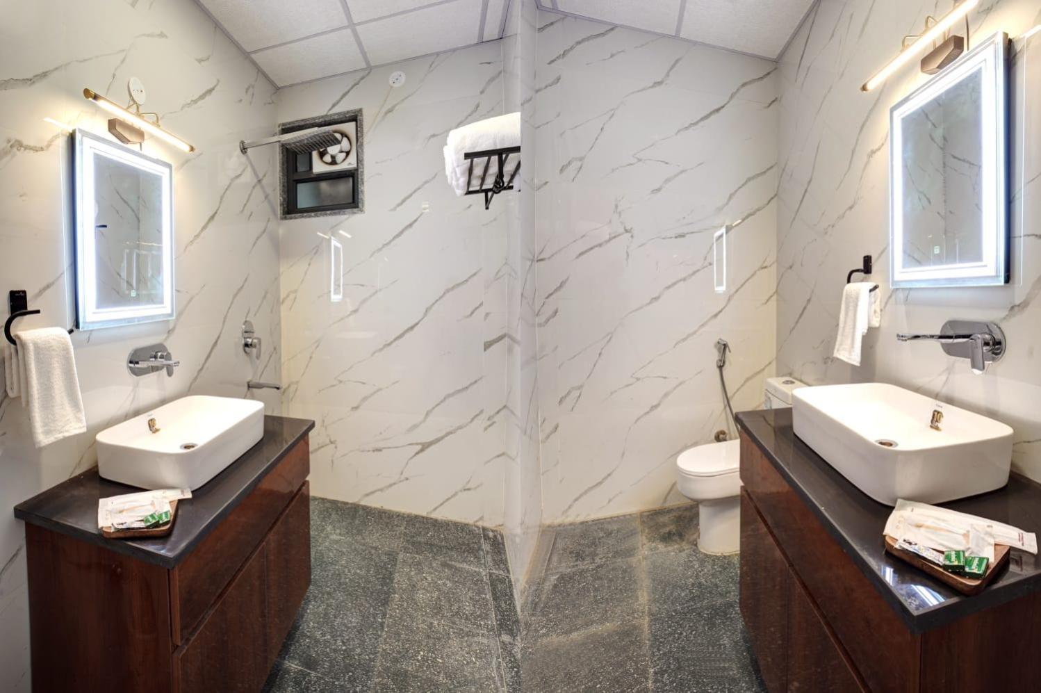 Hotel Elite Grand Near Kailash Hospital Нойда Экстерьер фото
