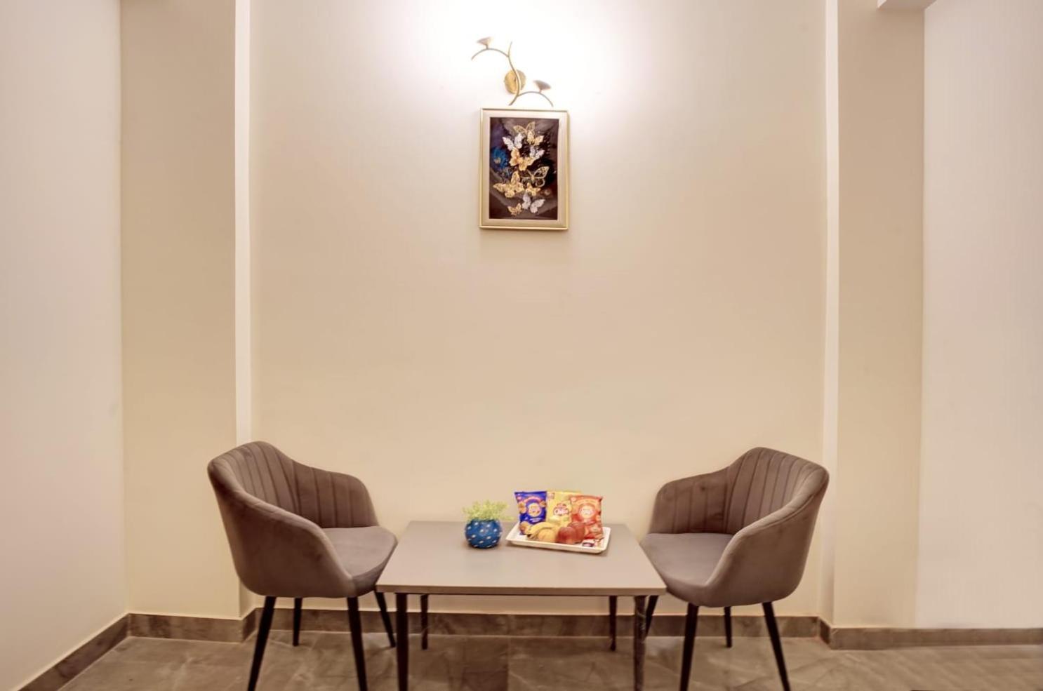 Hotel Elite Grand Near Kailash Hospital Нойда Экстерьер фото