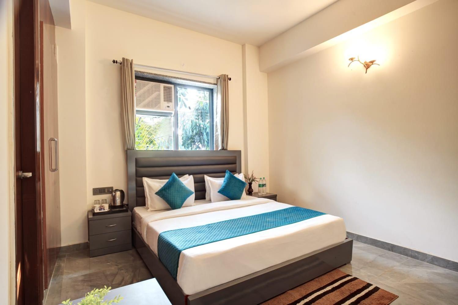 Hotel Elite Grand Near Kailash Hospital Нойда Экстерьер фото