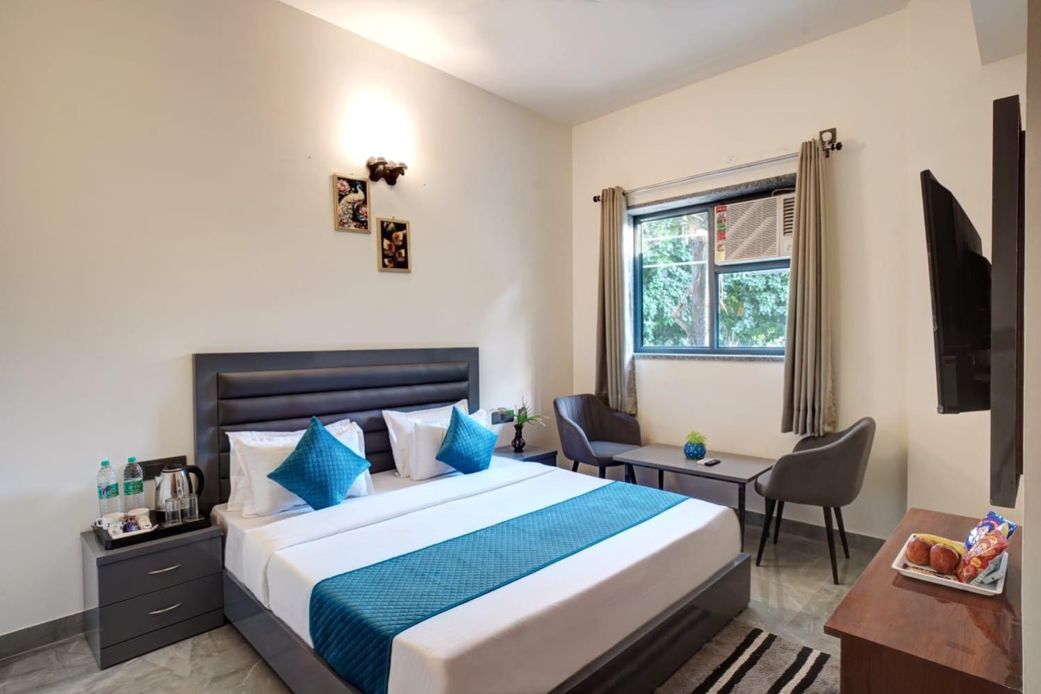 Hotel Elite Grand Near Kailash Hospital Нойда Экстерьер фото