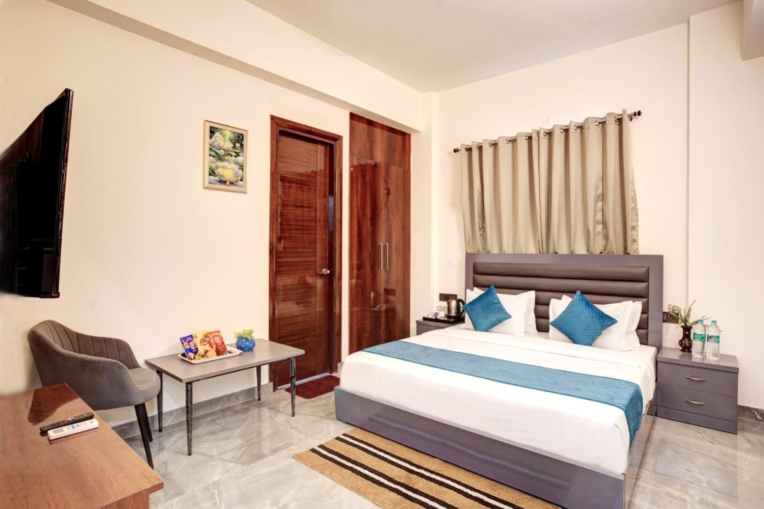 Hotel Elite Grand Near Kailash Hospital Нойда Экстерьер фото