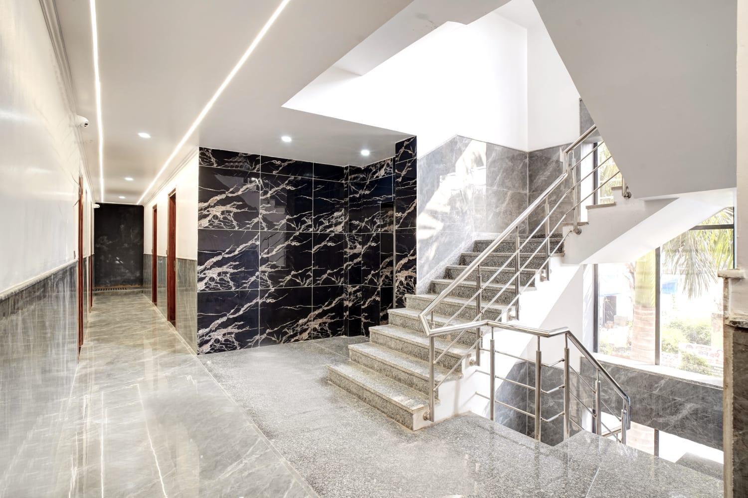 Hotel Elite Grand Near Kailash Hospital Нойда Экстерьер фото