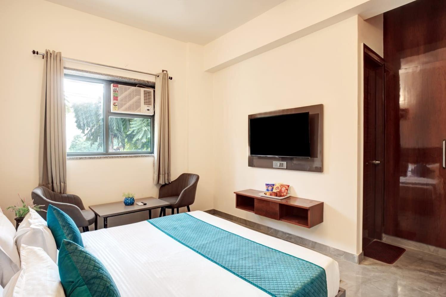 Hotel Elite Grand Near Kailash Hospital Нойда Экстерьер фото