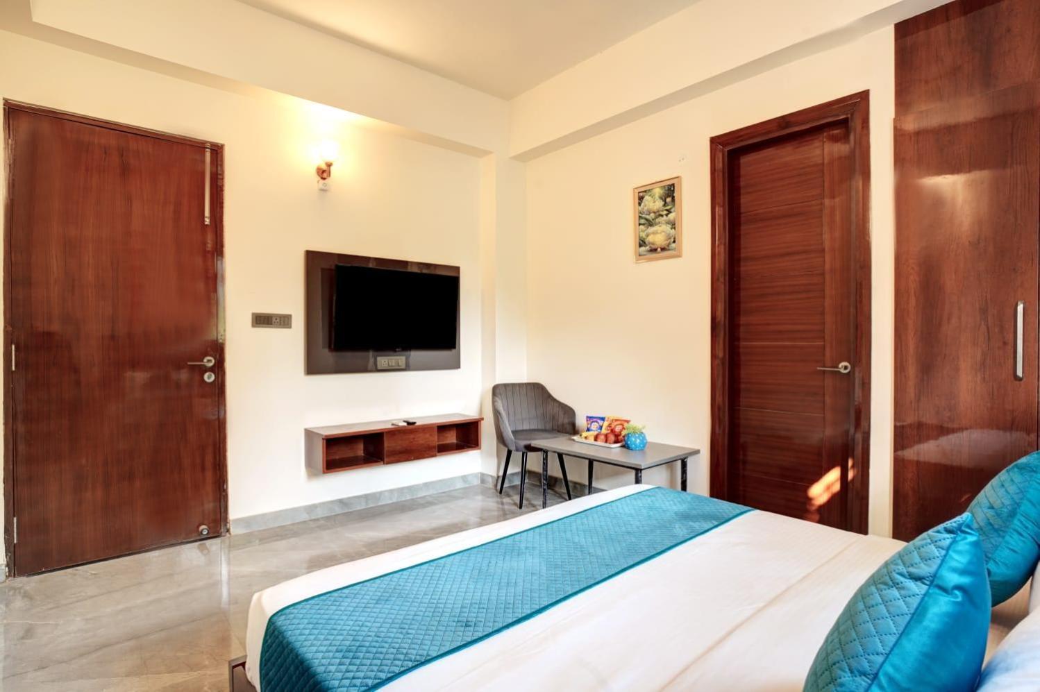 Hotel Elite Grand Near Kailash Hospital Нойда Экстерьер фото