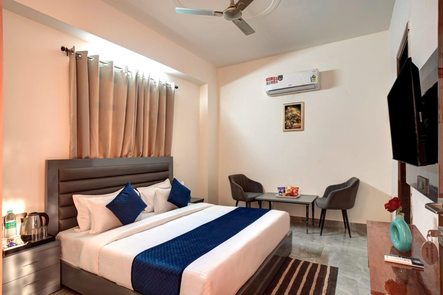 Hotel Elite Grand Near Kailash Hospital Нойда Экстерьер фото