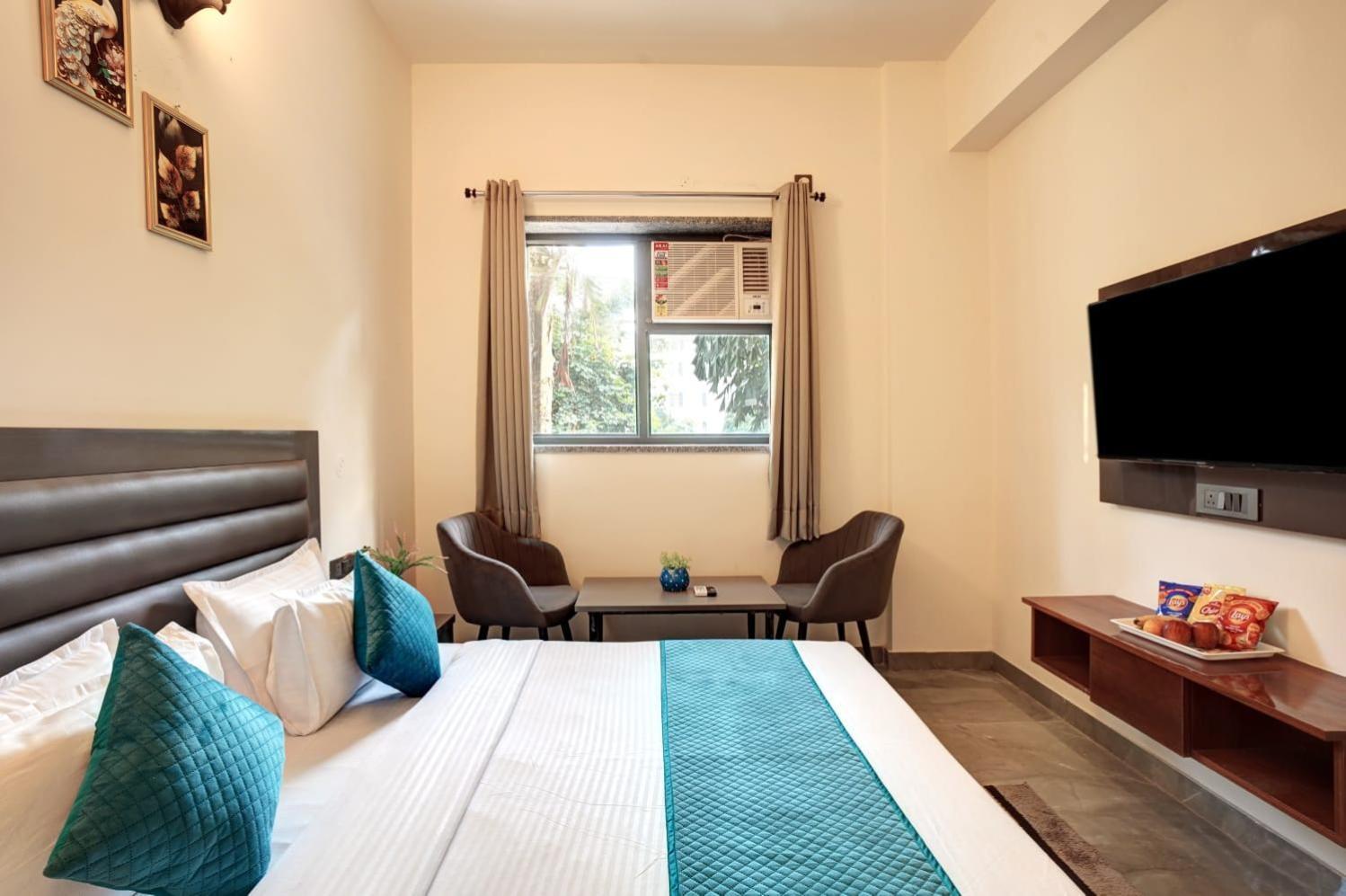 Hotel Elite Grand Near Kailash Hospital Нойда Экстерьер фото