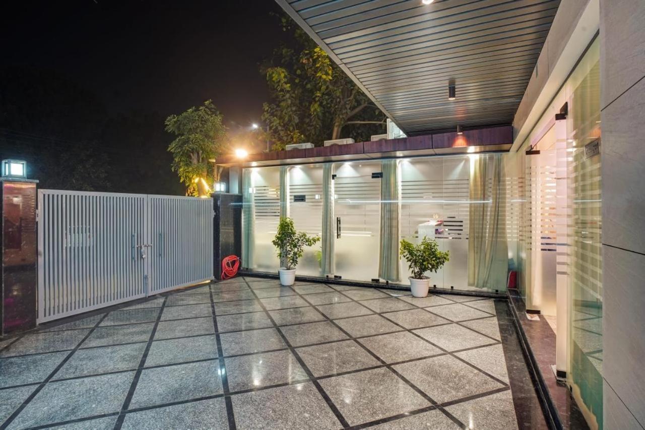 Hotel Elite Grand Near Kailash Hospital Нойда Экстерьер фото